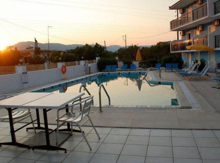 Britannia Hotel Agrilia Exterior foto